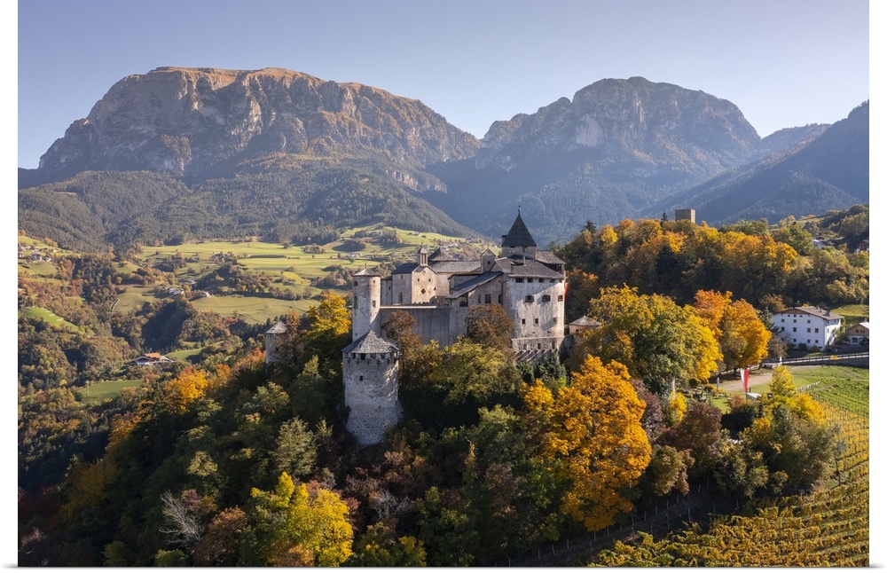 Prosels Castle (Presule) in autumn. Fie allo Sciliar, Bolzano district, South Tyrol, Dolmites, Trentino Alto Adige, Italy