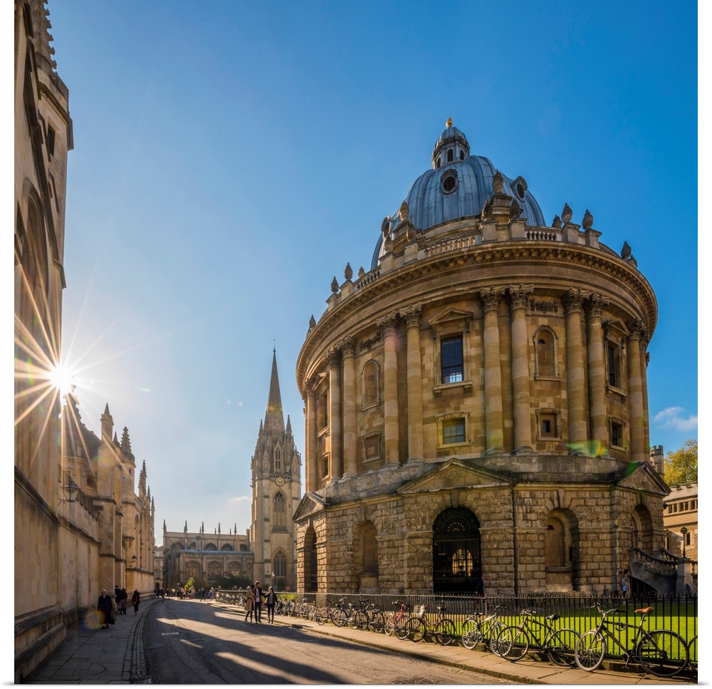 UK, England, Oxfordshire, Oxford, University Of Oxford, Radcliffe Camera And University Church Of St Mary The Virgin Beyond