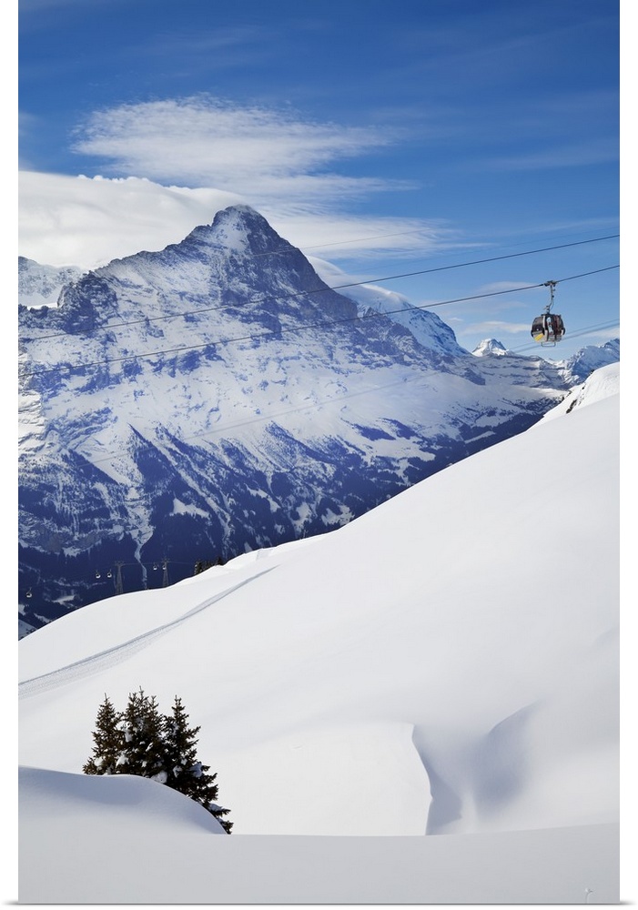 Ski Gondola lift in front of the North face of the Eiger mountain, Grindelwald, Jungfrau region, Bernese Oberland, Swiss A...