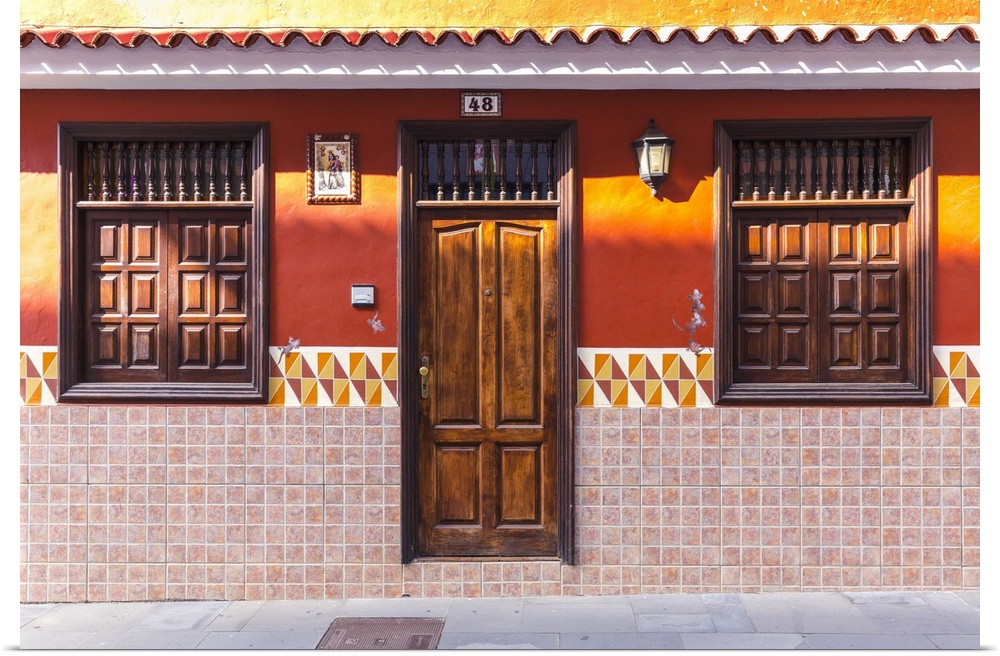 Spain,Canary Islands,Tenerife,Valle de La Orotava,Puerto de La Cruz,colourful houses in the old town.