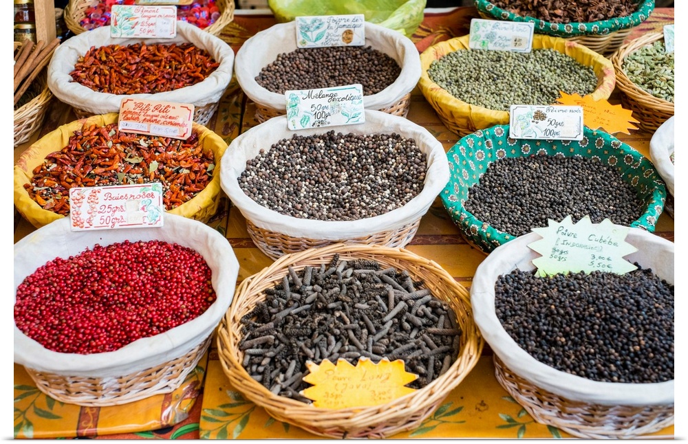 Spices for sale at a French farmer's market on Place des Precheurs, Aix-en-Provence, Bouches-du-Rhone, Provence-Alpes-Cote...