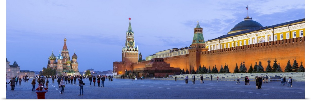 St Basils Cathedral and the Kremlin in Red Square, Moscow, Russia.