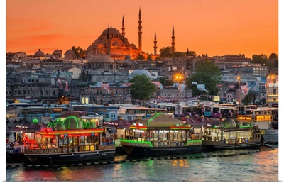 Suleymaniye Mosque and city skyline at sunset, Istanbul, Turkey