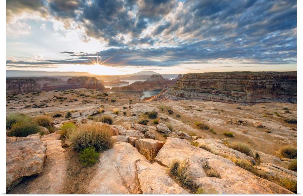 SunRecreation Area, Page, between Arizona and Utah, USArise at Alstrom Point, Lake Powell, Glen Canyon National