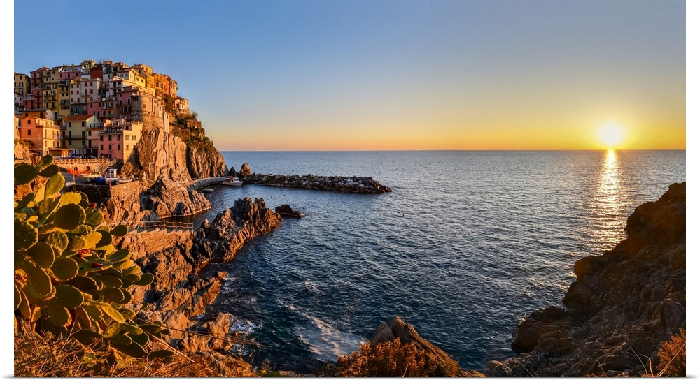 Sunset on Manarola, municipality of Riomaggiore, National Park of Cinque Terre, La Spezia province, Liguria district, Ital...
