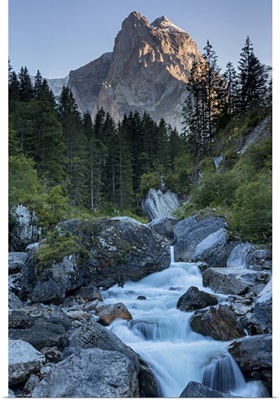 Switzerland, Berner Oberland, Rosenlaui Valley, Wellhorn Mountain, Rychenbach River