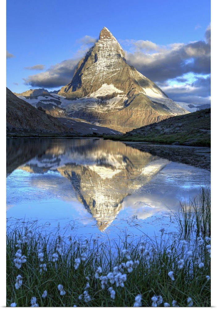 Switzerland, Valais, Zermatt, Matterhorn (Cervin) Peak and Riffel Lake