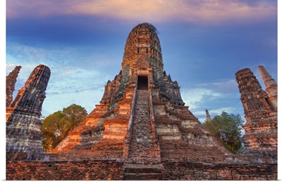 Thailand, Phra Nakhon Si Ayutthaya, Ayutthaya, Wat Chai Watthanaramat Dusk