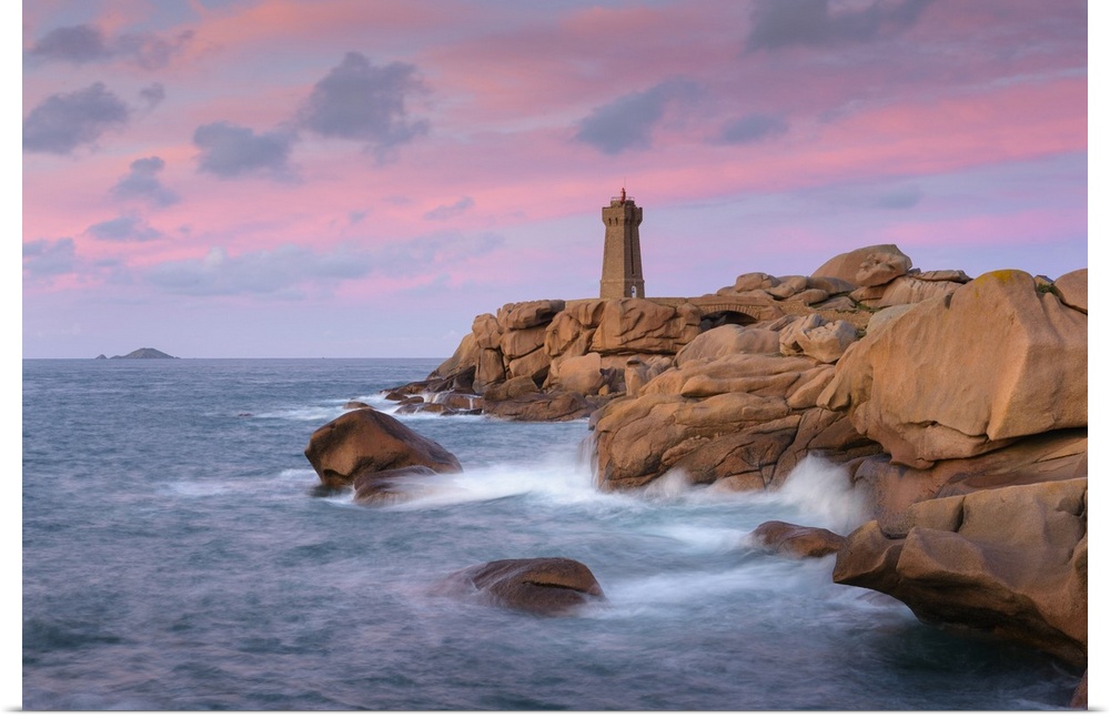 The lighthouse of Ploumanac'h (Men Ruz) at rocky coast, Pointe du Squewel, Cote de Granit Rose, Ploumanach, Brittany, France
