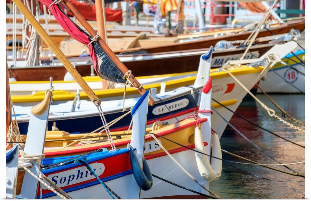 Traditional colorful wooden fishing boat in the port harbor at Sanary-sur-Mer, Var department, Provence-Alpes-Cote d'Azur,...