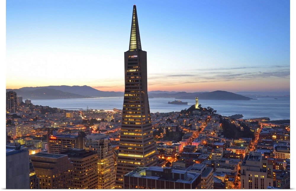 View from hotel Mandarin Oriental towards Transamerica Puramid and Coit Tower, San Francisco, California, USA