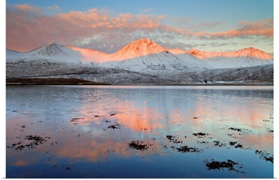 UK, Scotland, Highlands, Black Cuillin at sunrise