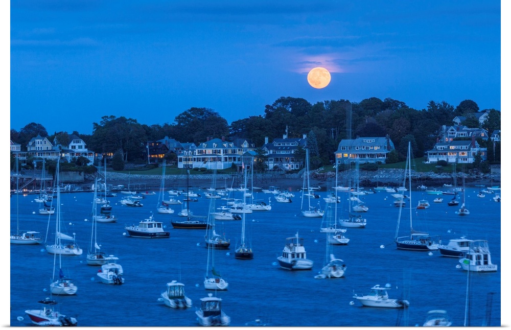 USA, New England, Massachusetts, Marblehead, Marblehead Harbor, moonrise.
