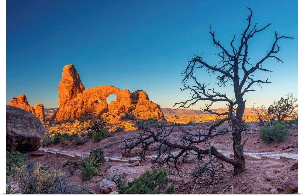 USA, Utah, Arches National Park, The Windows, Turret Arch.
