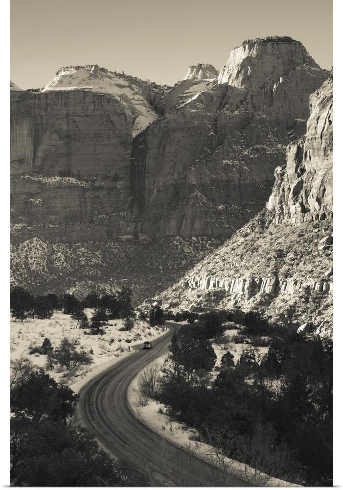 USA, Utah, Virgin, traffic on the Zion-Mt. Carmel Highway, winter