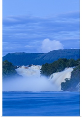 Venezuela, Guayana, Canaima National Park, Canaima Lagoon, Hacha falls