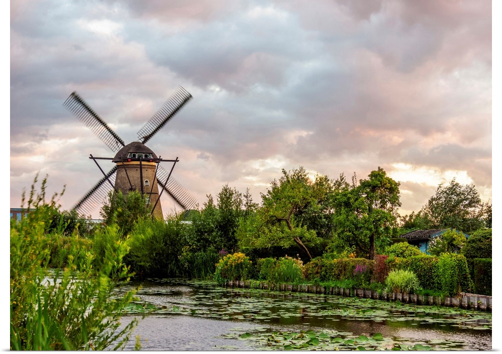 Windmill In Kinderdijk At Sunset, UNESCO World Heritage Site, South Holland, The Netherlands