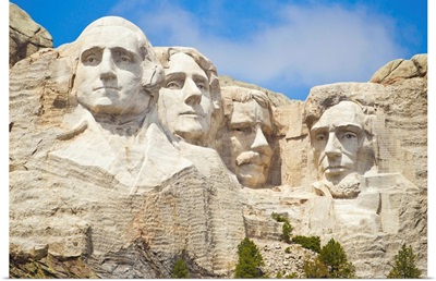 Sculpted heads of presidents at Mount Rushmore