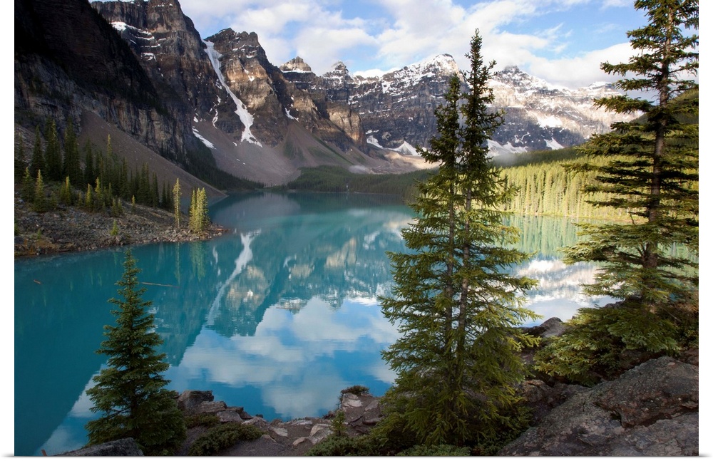 Moraine Lake in the Valley of the Ten Peaks, Banff National Park, Alberta, Canada
