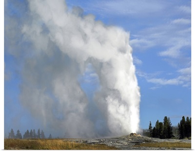 Old Faithful geyser spouting, Yellowstone National Park, Wyoming