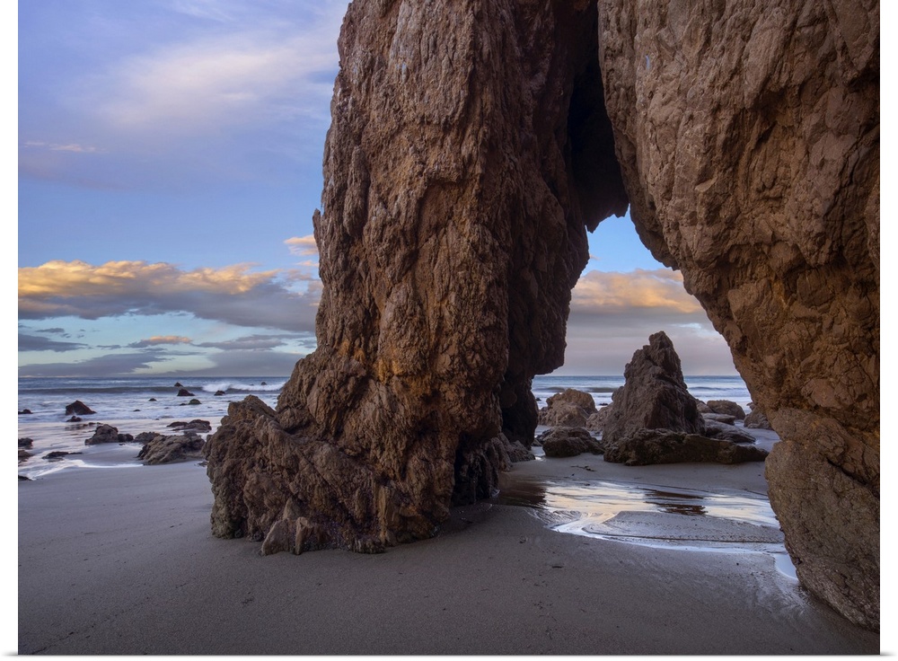 Sea arch, El Matador State Beach, California