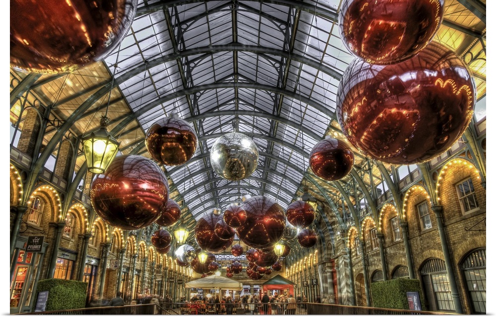 Photograph of the interior of an indoor garden with Christmas decorations hanging from the ceiling.