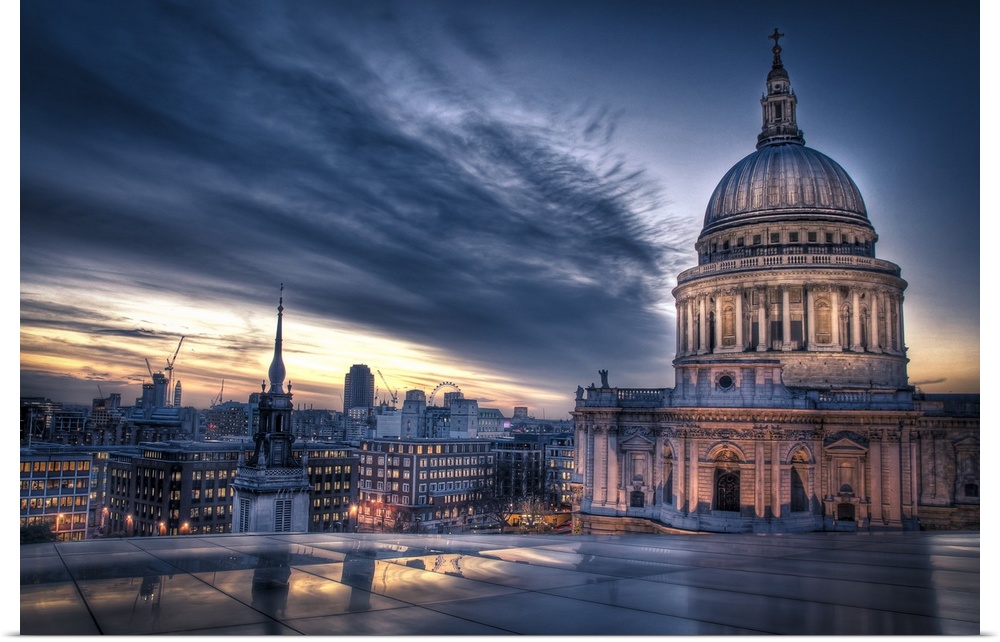 HDR photographof St. Paul's cathedral in London at sunset, England.