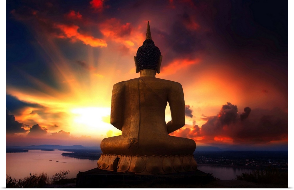 Buddha facing the sunset