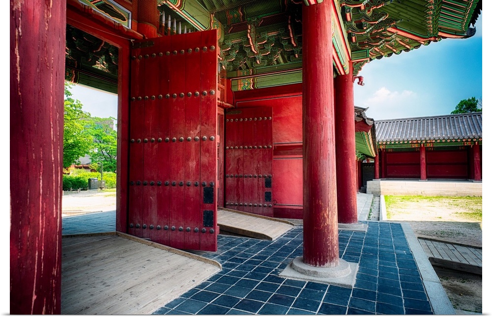 Red columns and large doors in the Eastern Palace in Seoul, South Korea.