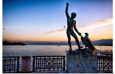 Lake Zurich Statue