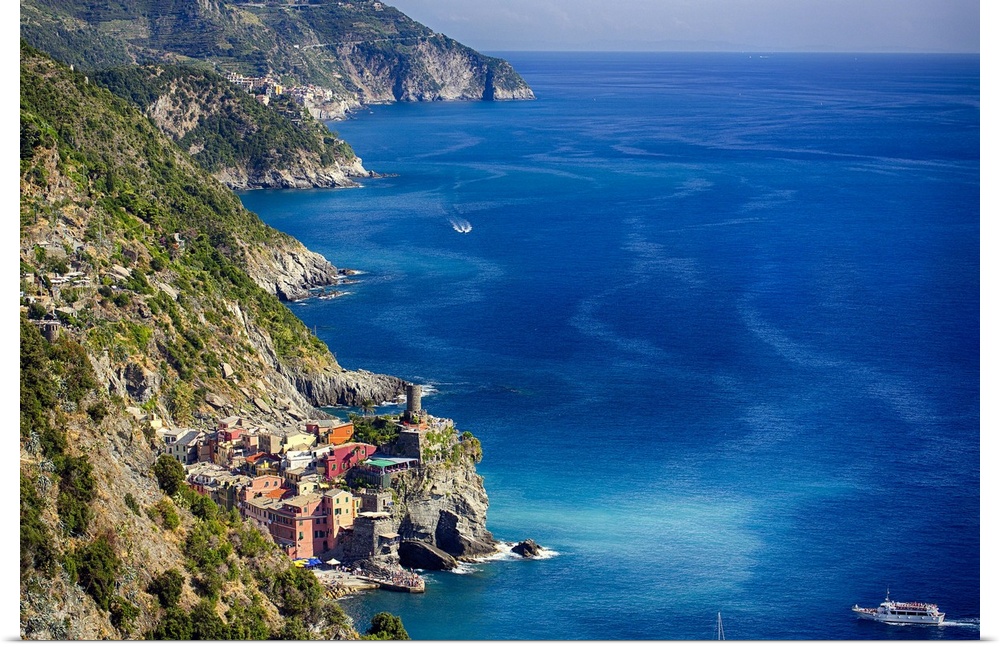 Cinque Terre Towns Along the Coast, Vernazza and Corniglia, Ligu