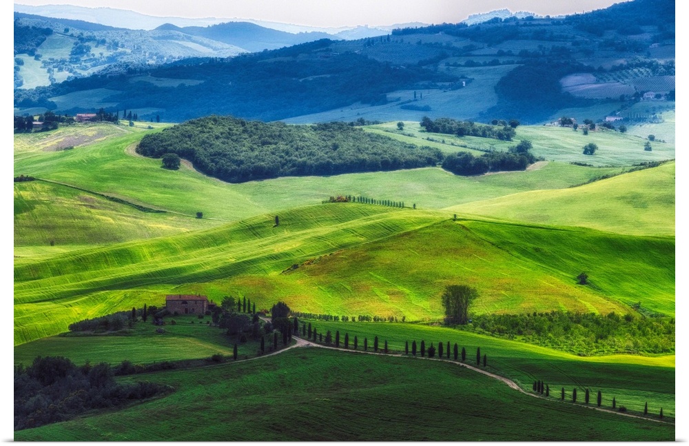 Rolling hills with farms, Val d'Orcia, Tuscany, Italy.