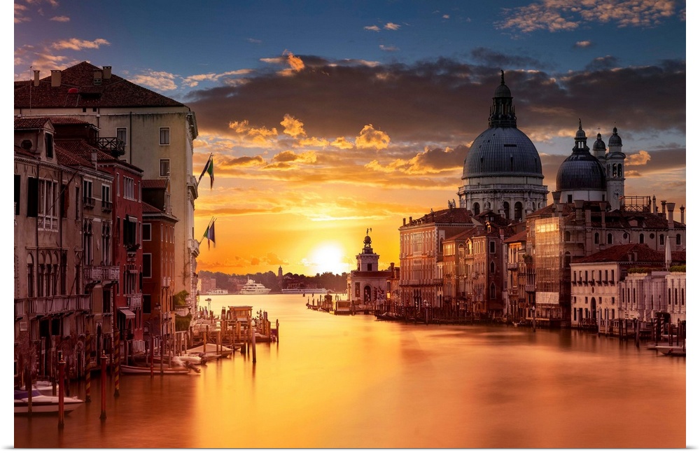Photograph of the city of Venice, Italy at sunset.