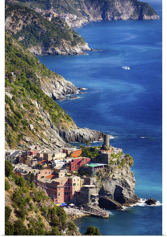Cinque Terre Towns on the Cliffs, Vernazza and Corniglia, Liguri