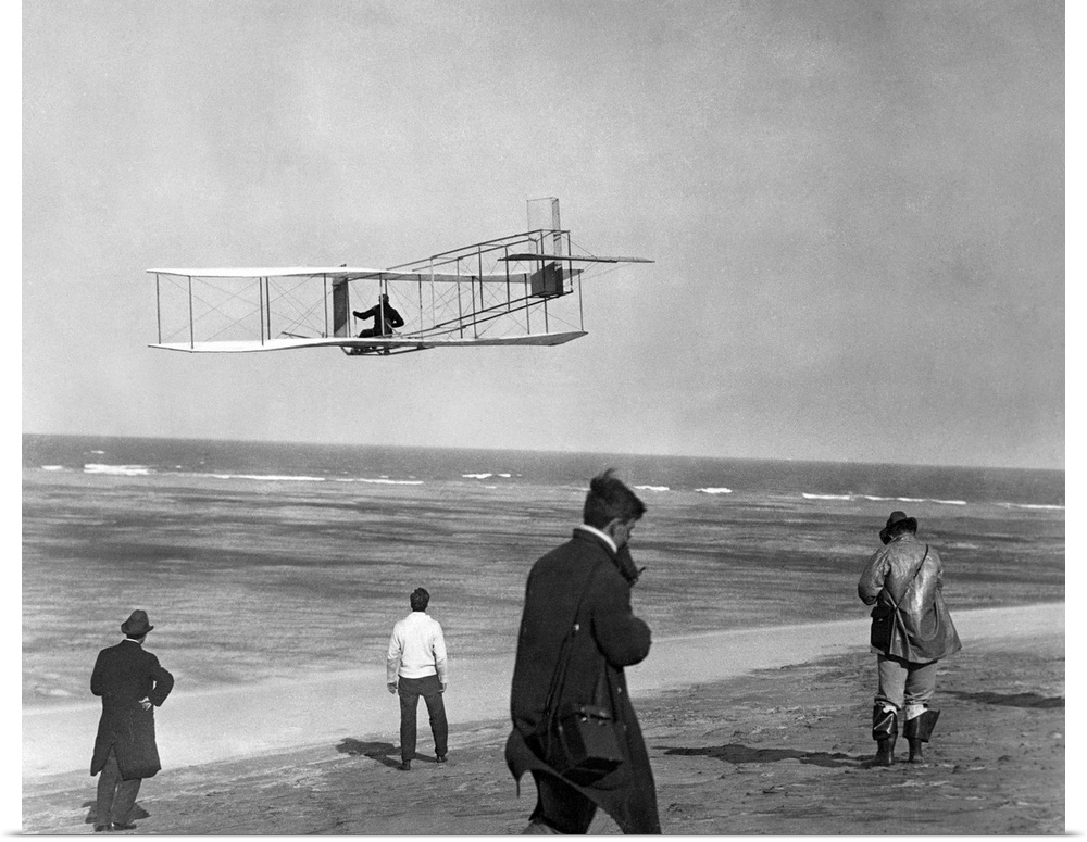 1911 One Of The Wright Brothers Flying A Glider And Spectators On Ocean Beach Kill Devil Hills Kitty Hawk North Carolina USA.