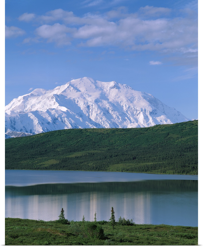 Alaska, Mount McKinley, Wonder Lake, Panoramic view of the mountain and lake