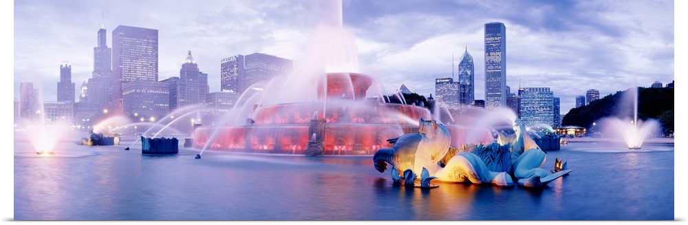 Chicago's Buckingham Fountain panoramic at dusk with Chicago citiscape in background.