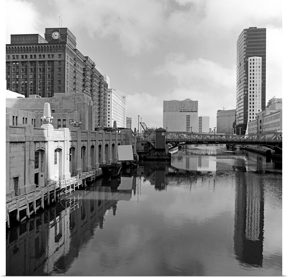Buildings at the riverside, Chicago River, Chicago, Cook County, Illinois, USA