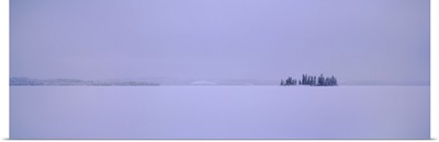 Canada, Northwest Territories, Great Slave Lake, Horizon over the frozen lake