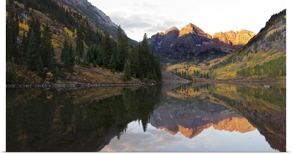Elk Mountains reflected in Maroon Bells Lake, Pitkin County, Colorado, USA.