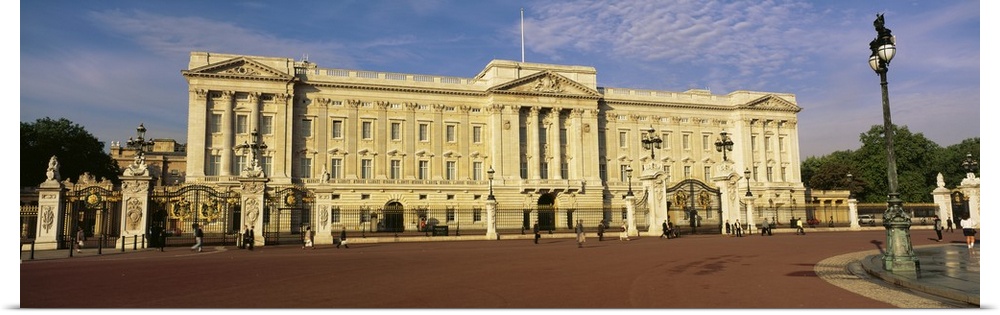 Facade of a palace, Buckingham Palace, London, England