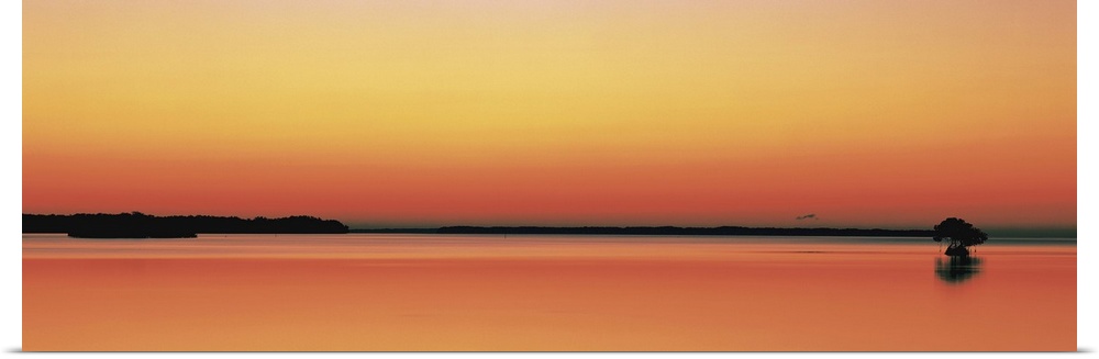 Florida, Everglades National Park, Florida Bay, Panoramic view of dawn over water
