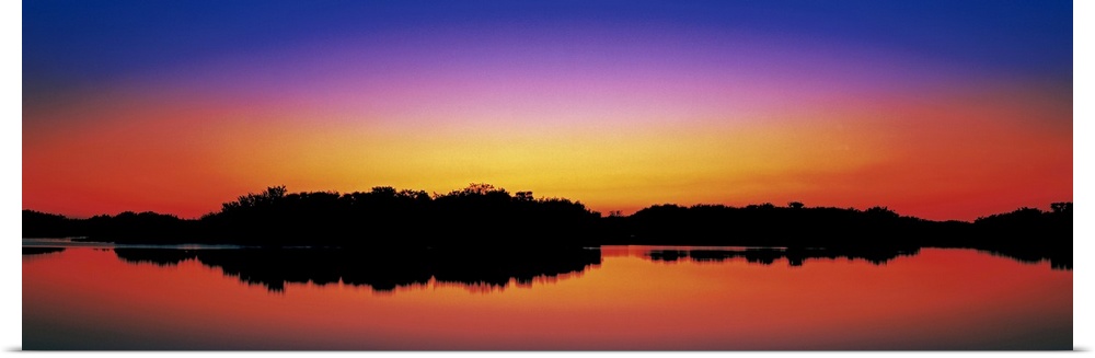 Florida, Everglades National Park, Paroutis Pond, Panoramic view of dusk over water