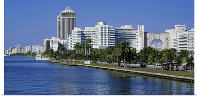 Florida, Miami, Miami Beach, Panoramic view of waterfront and skyline
