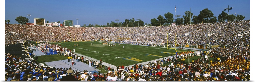Football stadium full of spectators, The Rose Bowl, Pasadena, City of Los Angeles, California