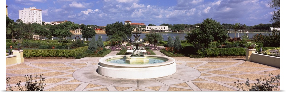 Hollis Garden on Lake Mirror in downtown, Lakeland, Florida