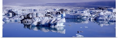 Glaciers floating on water, Jokulsa River, Breidamerkursandur, Jokulsarlon Glacial Lagoon, Vatnajokull, Iceland