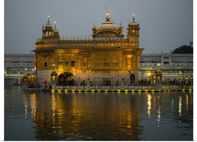 Golden Temple reflected in pool, Amritsar, Punjab, India