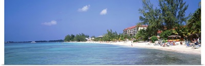 Grand Cayman, Cayman Islands, 7 Mile Beach, Tourists on the beach