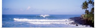 Hawaii, Waimea Bay, breaking waves